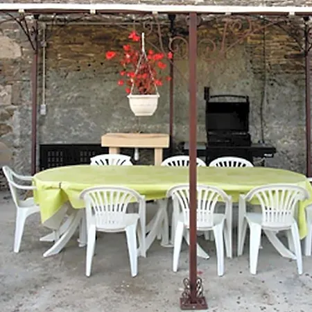 Capel Bed & Breakfast Salles-Curan